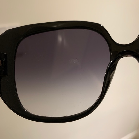 : SOLD : Gucci Sunglasses - Picture 7 of 7
